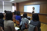 セミナーを行っている写真